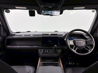 LAND ROVER DEFENDER - 3