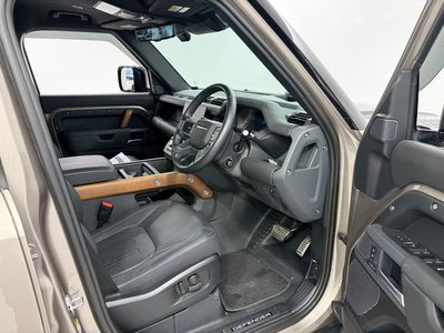 LAND ROVER DEFENDER - 8