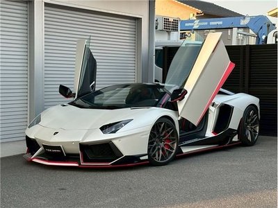 LAMBORGHINI AVENTADOR - 8