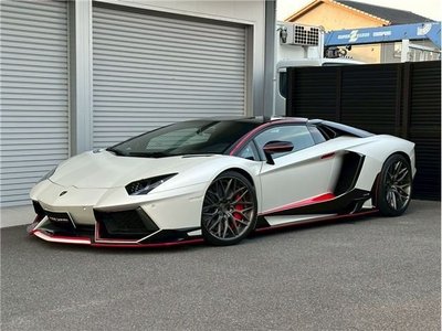 LAMBORGHINI AVENTADOR - 1