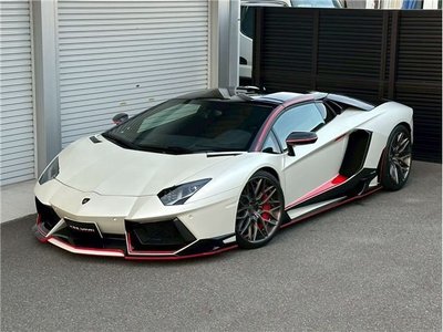 LAMBORGHINI AVENTADOR - 4