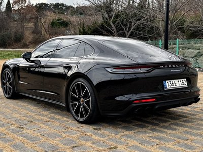 PORSCHE PANAMERA - 8