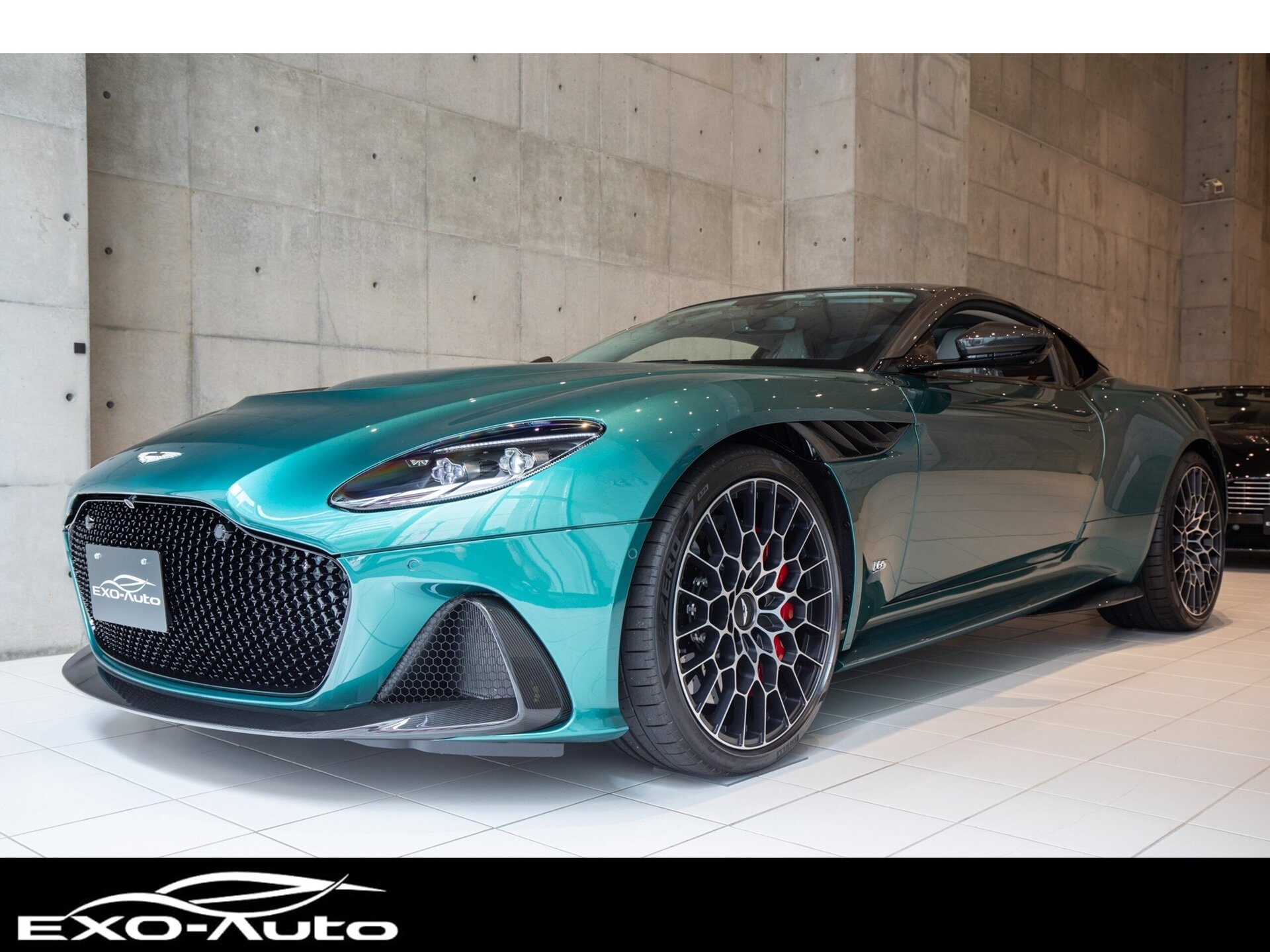 ASTON MARTIN DBS SUPERLEGGERA - View 1