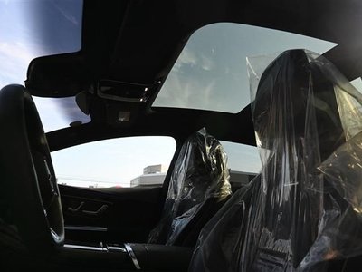 MERCEDES-BENZ EQE - 9