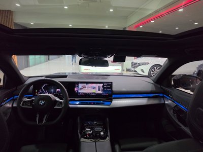 BMW 5 SERIES - 4