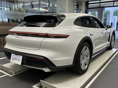 صورة 4 لـ 2023 Porsche TAYCAN