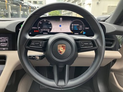 صورة 10 لـ 2023 Porsche TAYCAN