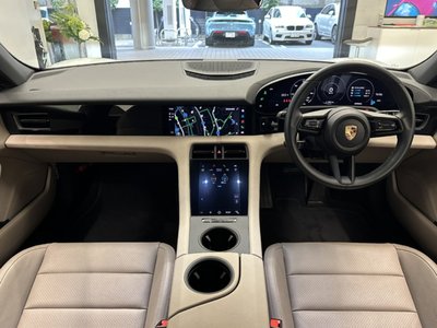 صورة 9 لـ 2023 Porsche TAYCAN