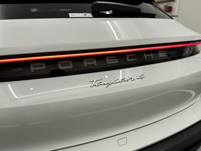صورة 7 لـ 2023 Porsche TAYCAN