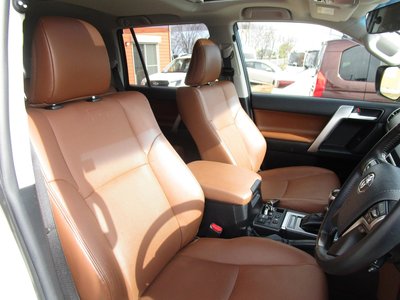 TOYOTA LAND CRUISER PRADO - 8