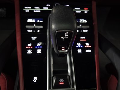 صورة 9 لـ 2021 Porsche CAYENNE