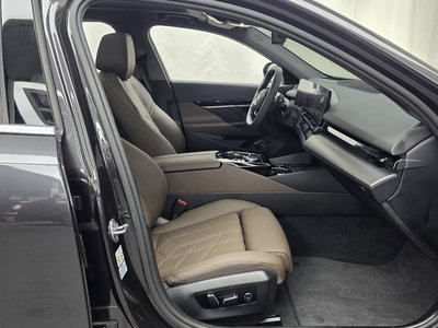 صورة مصغرة 11 لـ 2024 BMW 5 SERIES