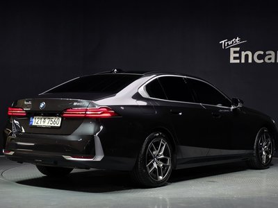 2024 BMW 5 SERIES — фото 3