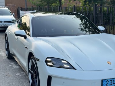 صورة 2 لـ 2024 Porsche TAYCAN