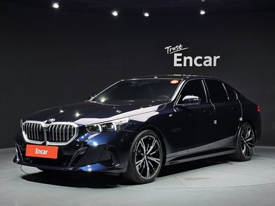 2024 BMW 5 SERIES — фото 1