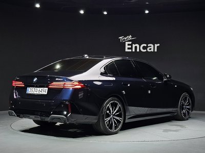 2024 BMW 5 SERIES — фото 4