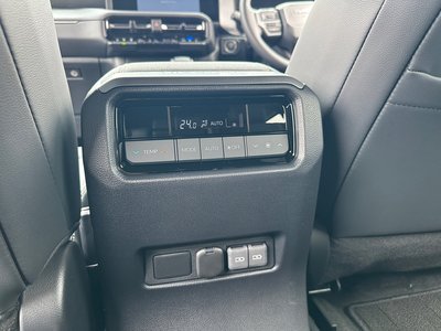 صورة مصغرة 43 لـ 2025 Toyota LAND CRUISER 250