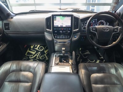 TOYOTA LAND CRUISER 200 - 7