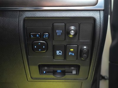 TOYOTA LAND CRUISER 200 - 10