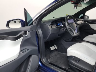 TESLA MODEL X - 10