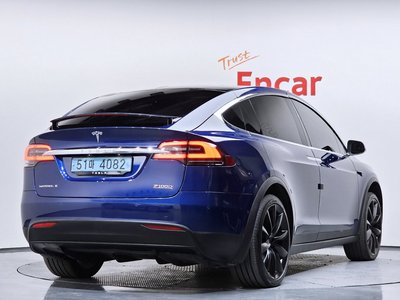 TESLA MODEL X - 4