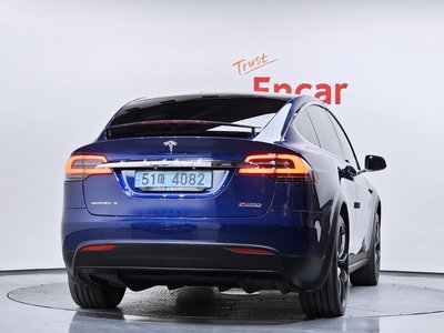 TESLA MODEL X - 3