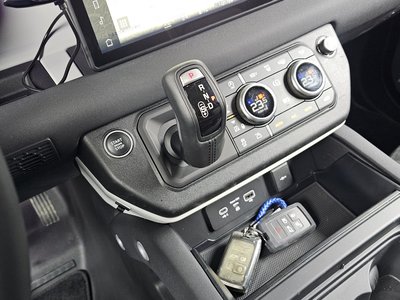 LAND ROVER DEFENDER - 9