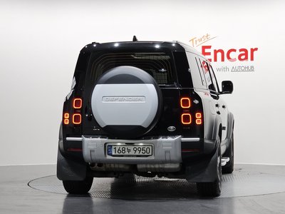LAND ROVER DEFENDER - 4