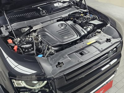 LAND ROVER DEFENDER - 7