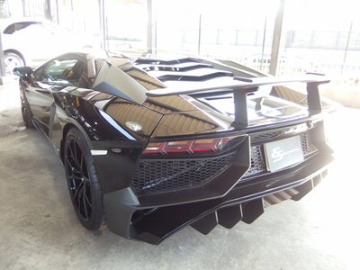 صورة 10 لـ 2016 Lamborghini AVENTADOR