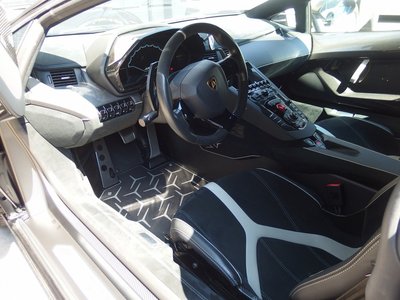 صورة 2 لـ 2016 Lamborghini AVENTADOR
