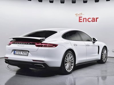 PORSCHE PANAMERA - 3