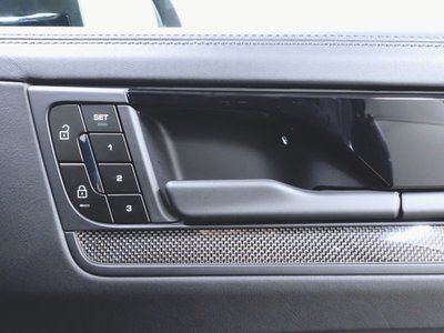 2025 Porsche CAYENNE 缩略图 21