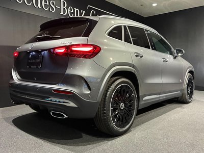 MERCEDES-BENZ GLA - 10
