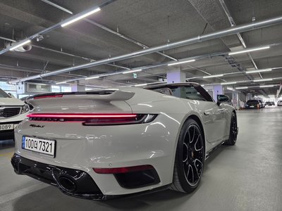 PORSCHE 911 - 6