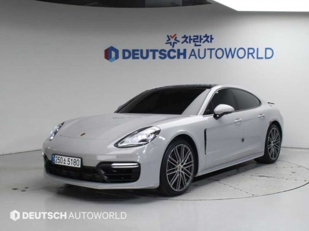 PORSCHE PANAMERA - View 1