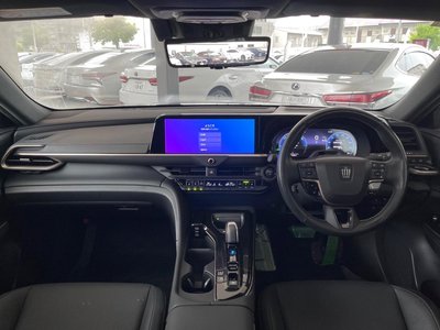 صورة 2 لـ 2024 Toyota CROWN SPORT