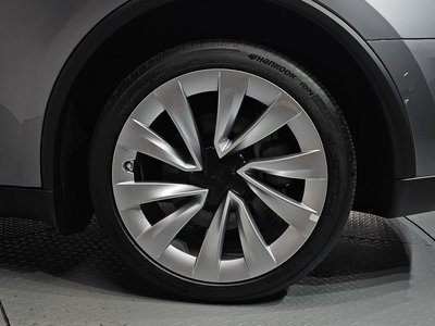 TESLA MODEL Y - 8