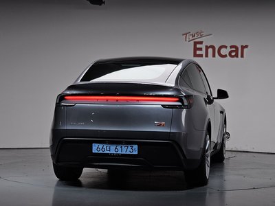 TESLA MODEL Y - 4