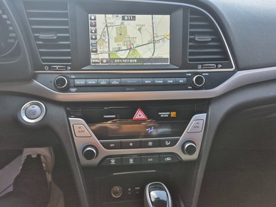 2021 Genesis GV70 — миниатюра 13