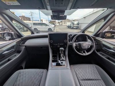 2025 Toyota ALPHARD — фото 2