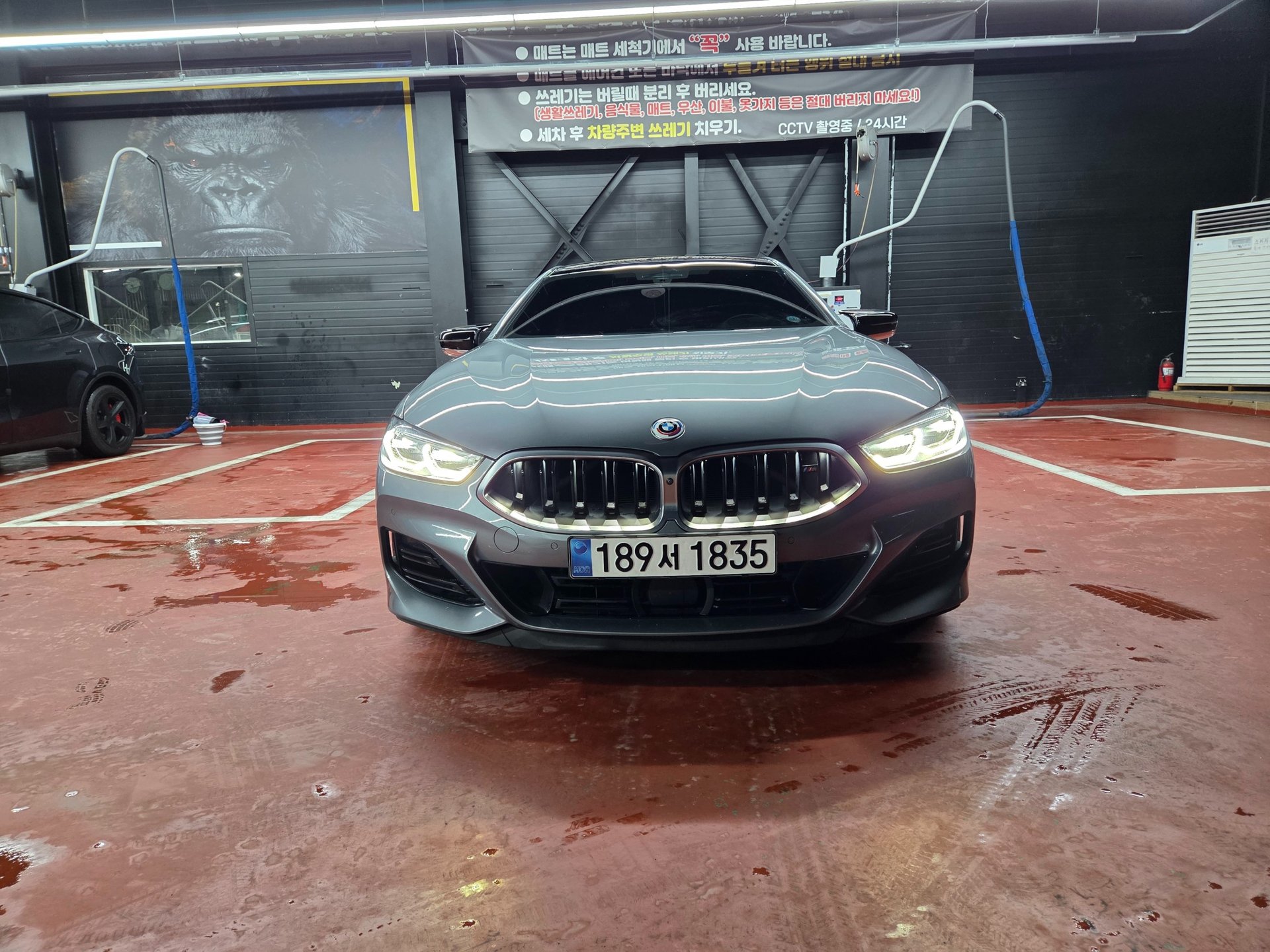 BMW 8 SERIES - View 1
