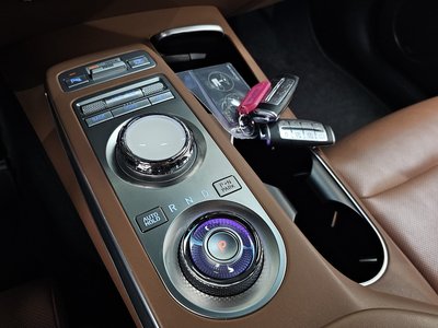 2021 Genesis GV70 — миниатюра 12