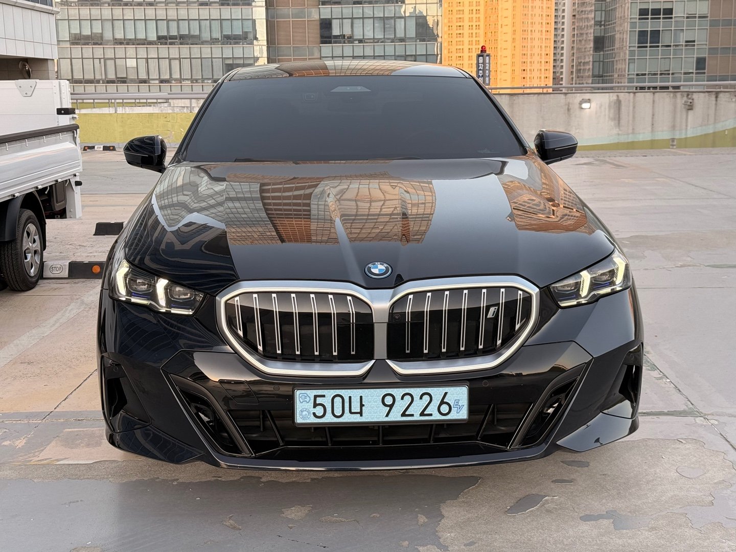 BMW I5 - View 1
