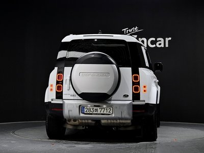 LAND ROVER DEFENDER - 4