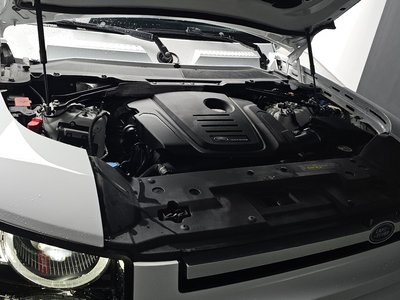 LAND ROVER DEFENDER - 7