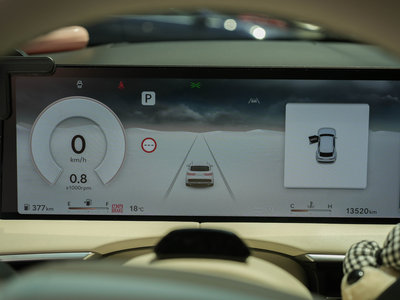 2025 Genesis GV70 photo 8