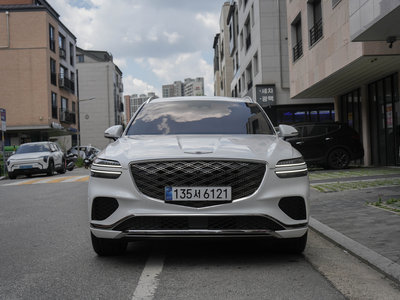 2025 Genesis GV70 photo 2