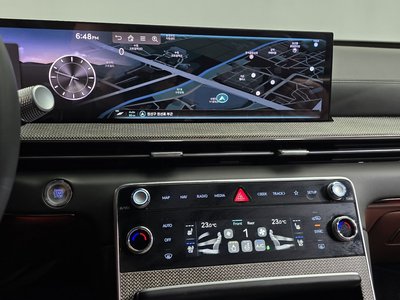 2024 Genesis GV80 thumbnail 18