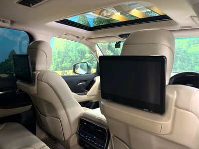 صورة 6 لـ 2024 Toyota LAND CRUISER 300